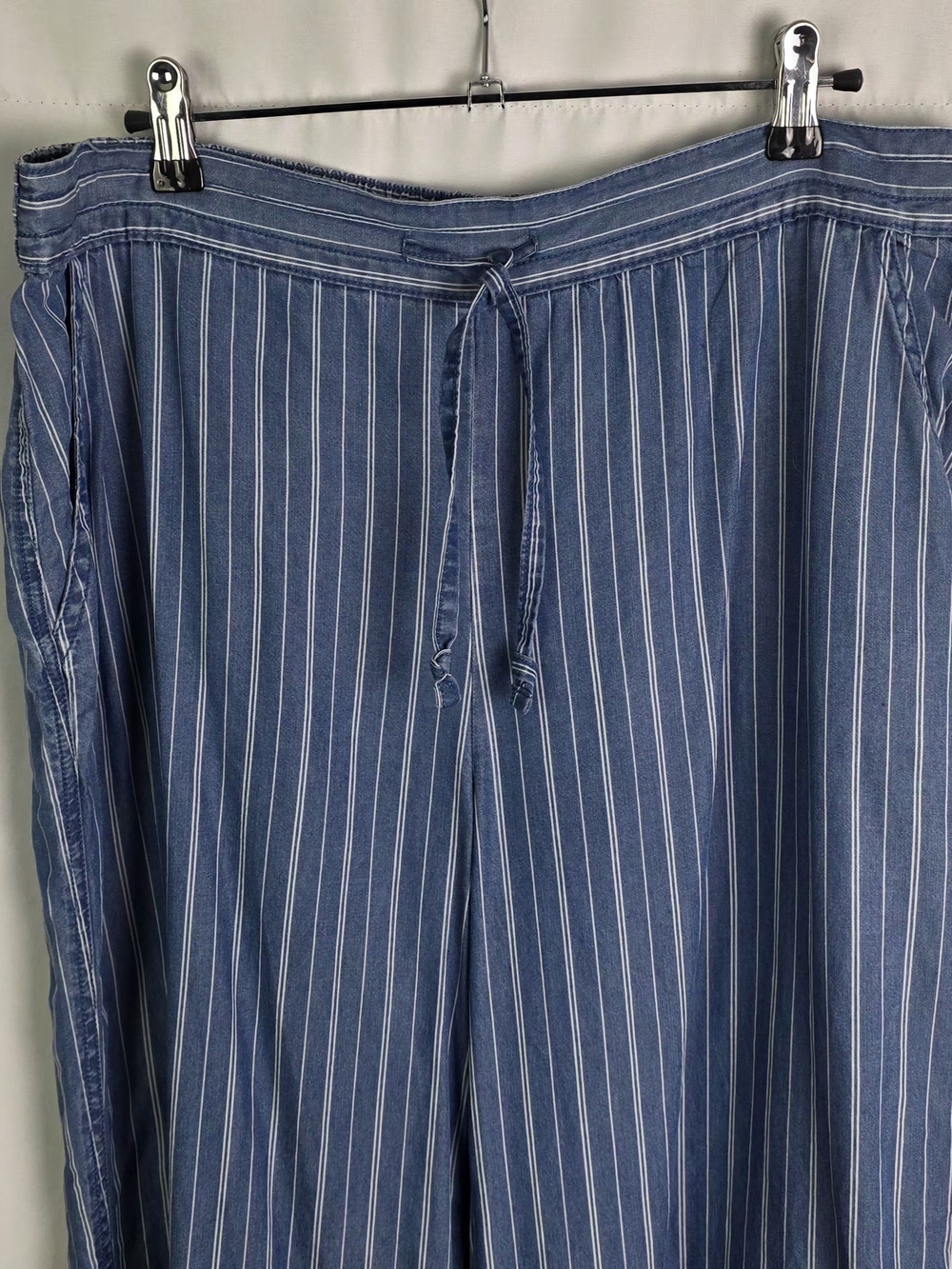 Zac & Rache Blue and White Striped Drawstring Wide Leg Capri Pants Size L - Picture 2 of 5
